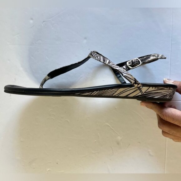 g:21 Black & White Strappy Flat Sandals - Size 8 - Picture 8 of 13